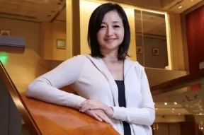 香港知名女星复出拍戏，全素颜出镜满脸斑点，拒绝整容想自然老去