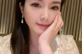 TVB前花旦离婚后复出，新疆雪地骑马美到失真，亲自回应：不是AI