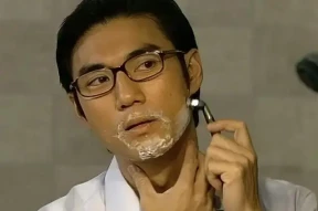 香港知名演员双鬓斑白，至今仍未结婚，和同性友人感情稳定