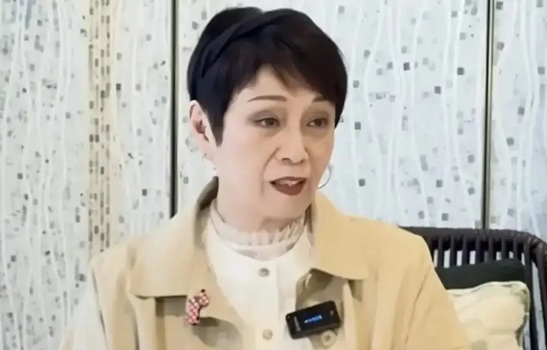 TVB老戏骨因老公离世，移居珠海独自生活，79岁状态不输当年  第3张