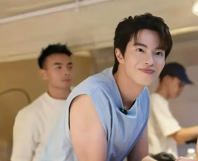 TVB知名男星在香港无剧可拍，到内地演短剧，5天拍65集压力大  第5张