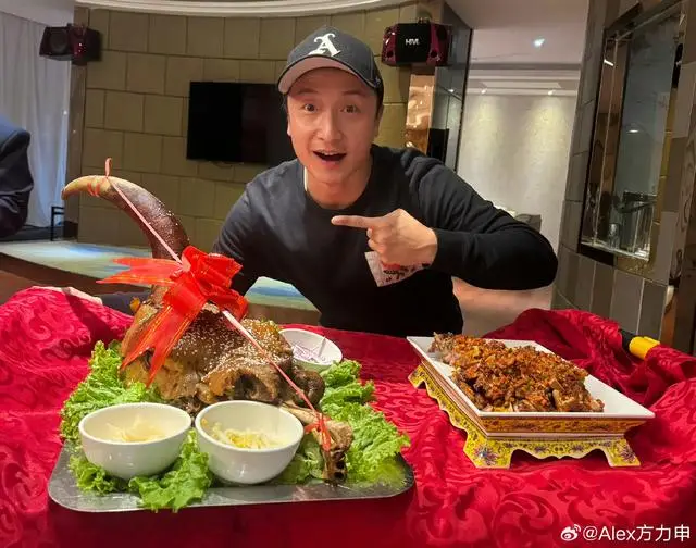 香港知名男星着急生二胎，认传统想要儿子，去年完成结婚生女计划  第7张