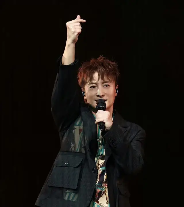 香港知名男星着急生二胎，认传统想要儿子，去年完成结婚生女计划  第8张