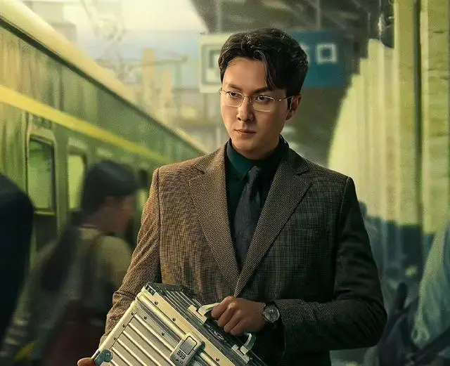 又走一个！TVB知名男星正式约满离巢，在内地拍剧沦为配角  第1张