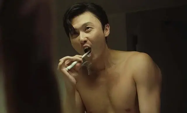 又走一个！TVB知名男星正式约满离巢，在内地拍剧沦为配角  第5张