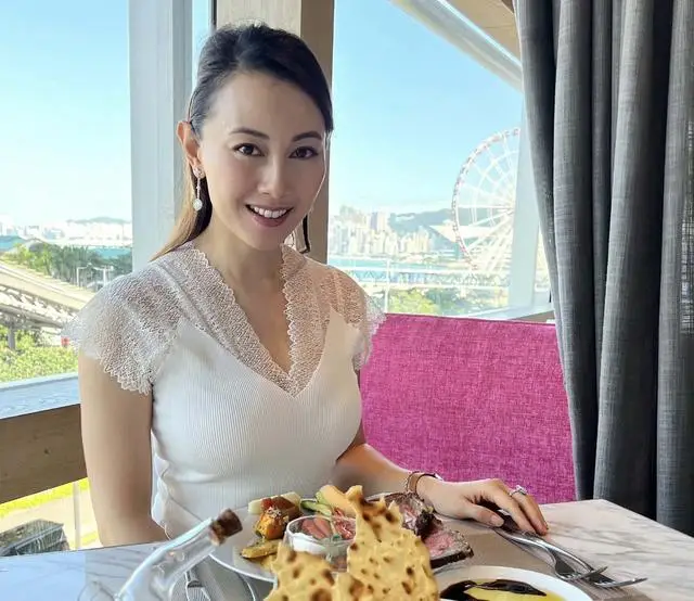 香港知名女星报复式消费，变卖二手包赚钱，在网上售卖大尺度照片  第1张