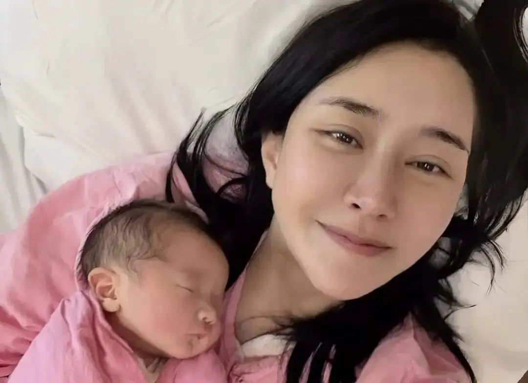 恭喜！香港过气女星晒照宣布生子，再婚嫁山东农村小伙  第2张