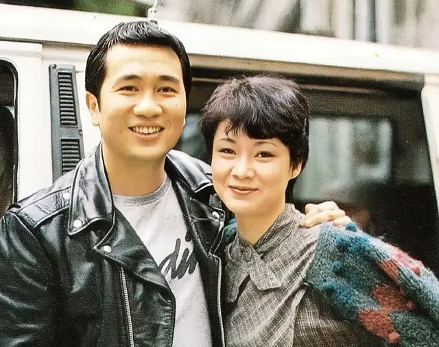 香港知名演员丧妻8年，每周坚持探望亡妻，已在相邻位置买好墓地  第6张