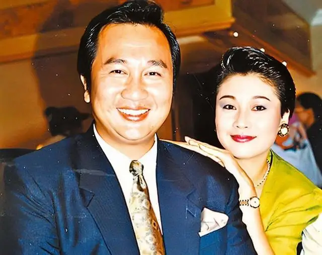 香港知名演员丧妻8年，每周坚持探望亡妻，已在相邻位置买好墓地  第8张