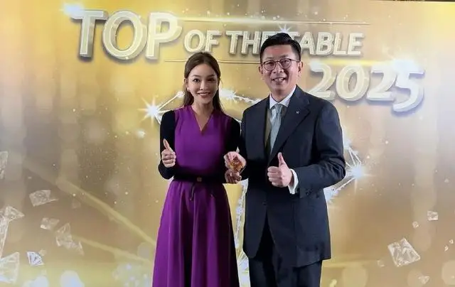 香港知名男星前妻婚内出轨，卖保险年入近500万，一直在整容变脸  第3张