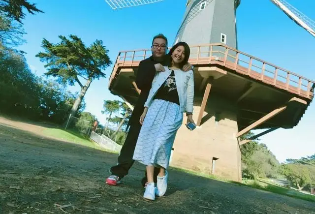 突发！香港知名男星离婚后陷经济困难，多年不出门工作在家带娃  第5张