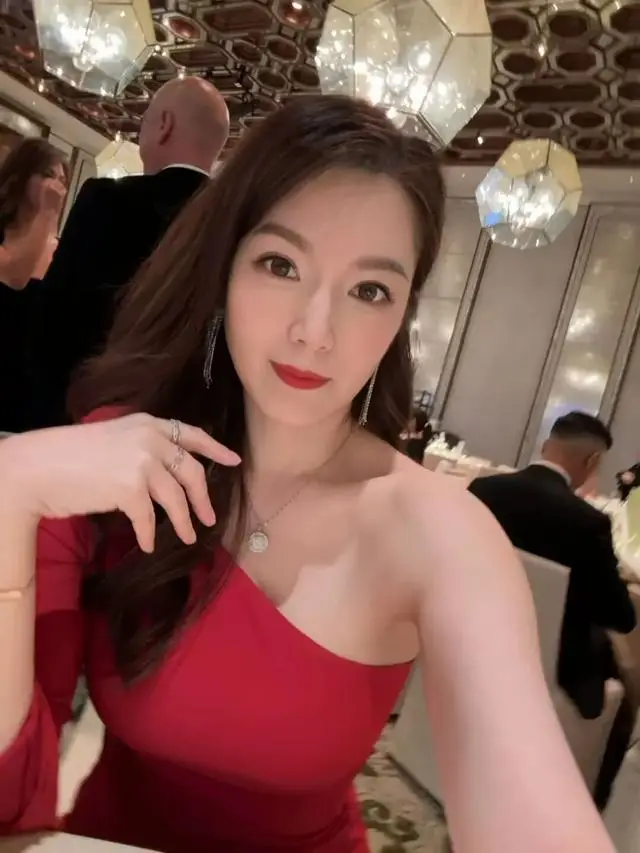 TVB前花旦离婚后复出，新疆雪地骑马美到失真，亲自回应：不是AI  第8张