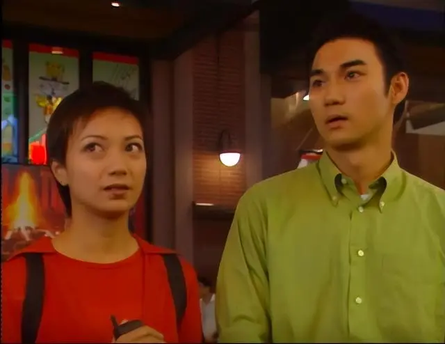 TVB前金牌绿叶罕见露面，满头银发被指撞脸吴尊，如今越老越有味  第4张