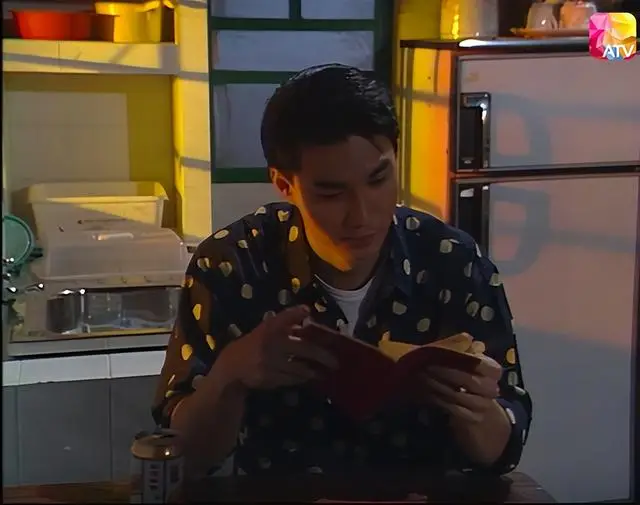 TVB前金牌绿叶罕见露面，满头银发被指撞脸吴尊，如今越老越有味  第7张