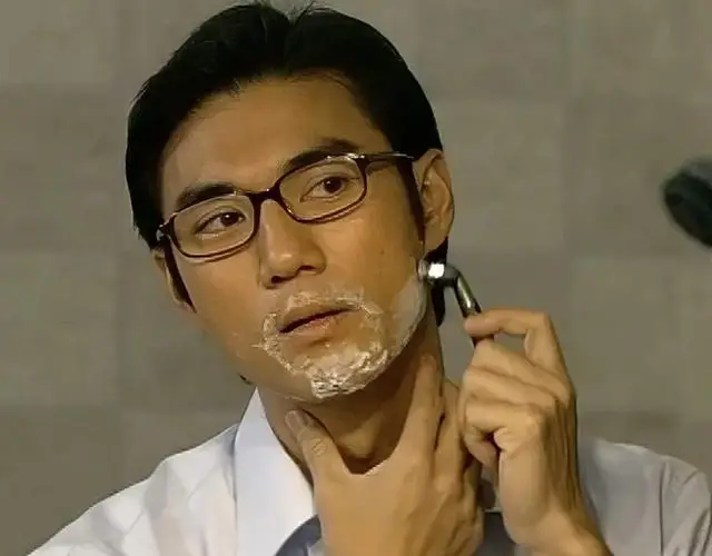 香港知名演员双鬓斑白，至今仍未结婚，和同性友人感情稳定  第1张