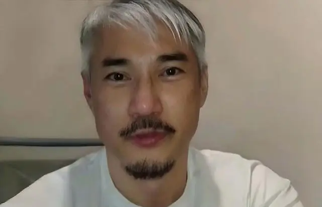 香港知名演员双鬓斑白，至今仍未结婚，和同性友人感情稳定  第2张