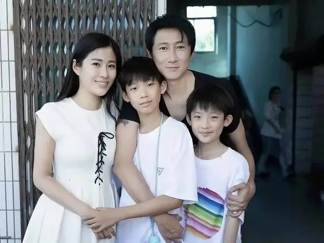 知名港星举家搬离香港移居深圳，让俩儿子读国际学校，学好普通话  第2张