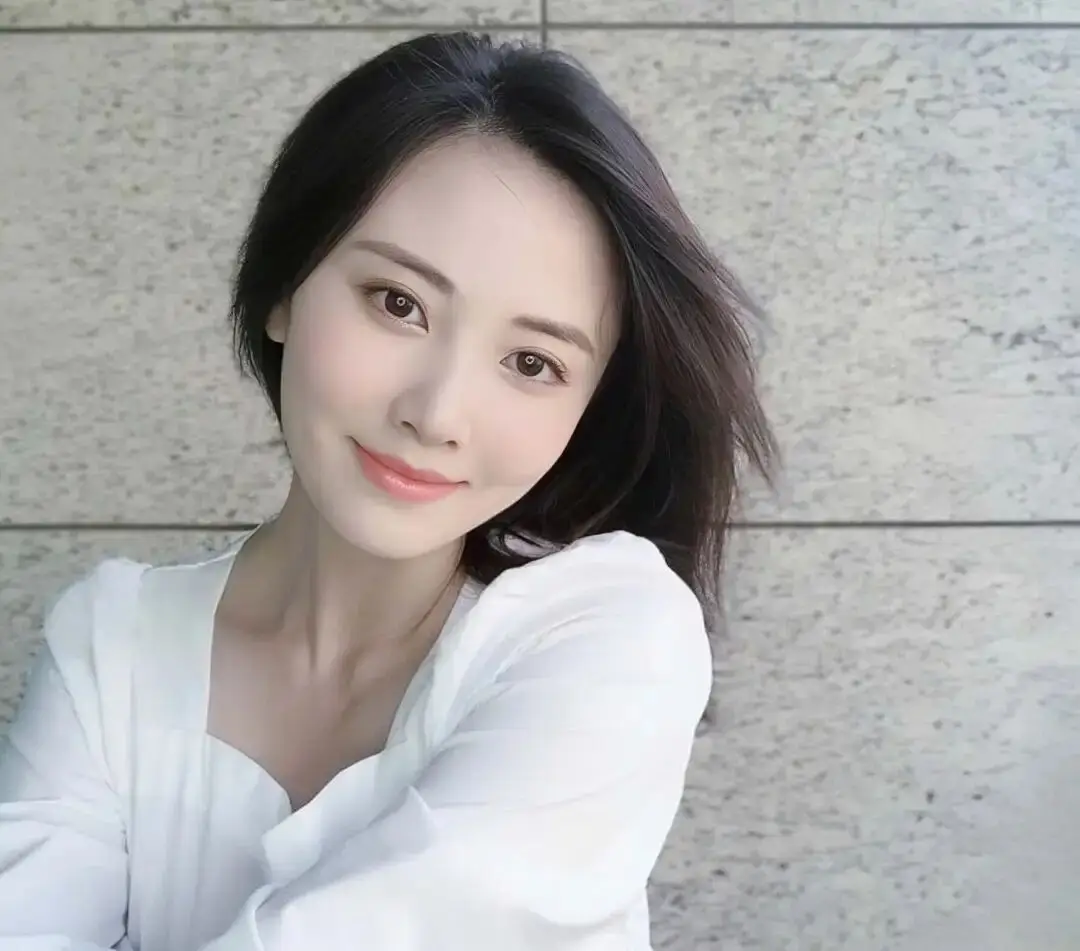 知名港星发文赞TVB花旦有潜质，内疚没有帮助她，近年突然没剧拍  第10张