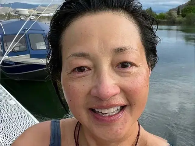 香港知名女星复出拍戏，全素颜出镜满脸斑点，拒绝整容想自然老去  第5张