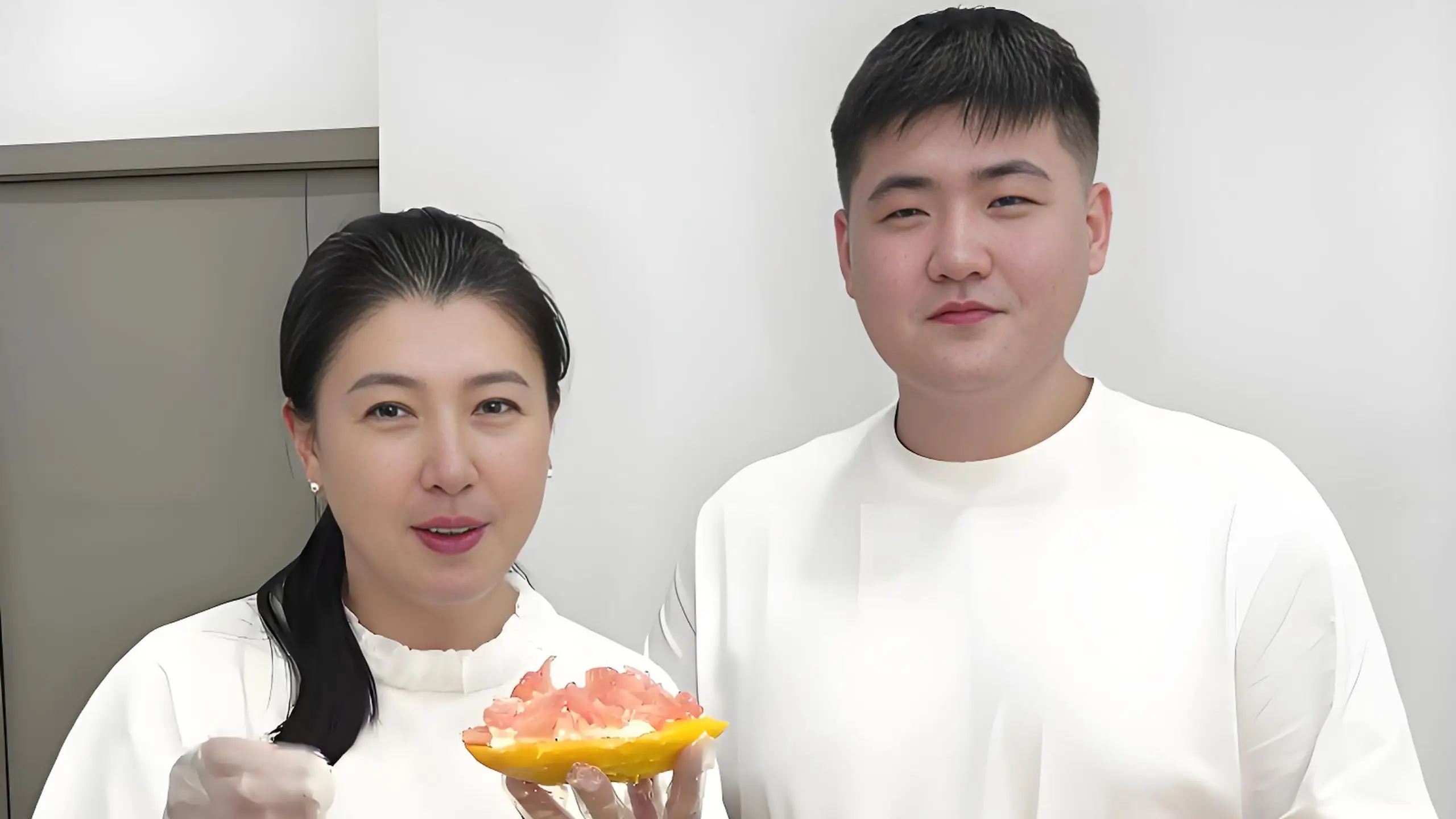 闫学晶儿子被持续举报!毕业大合影曝光,疑似侵占名额进入中戏 第1张 闫学晶儿子被持续举报!毕业大合影曝光,疑似侵占名额进入中戏 第1张