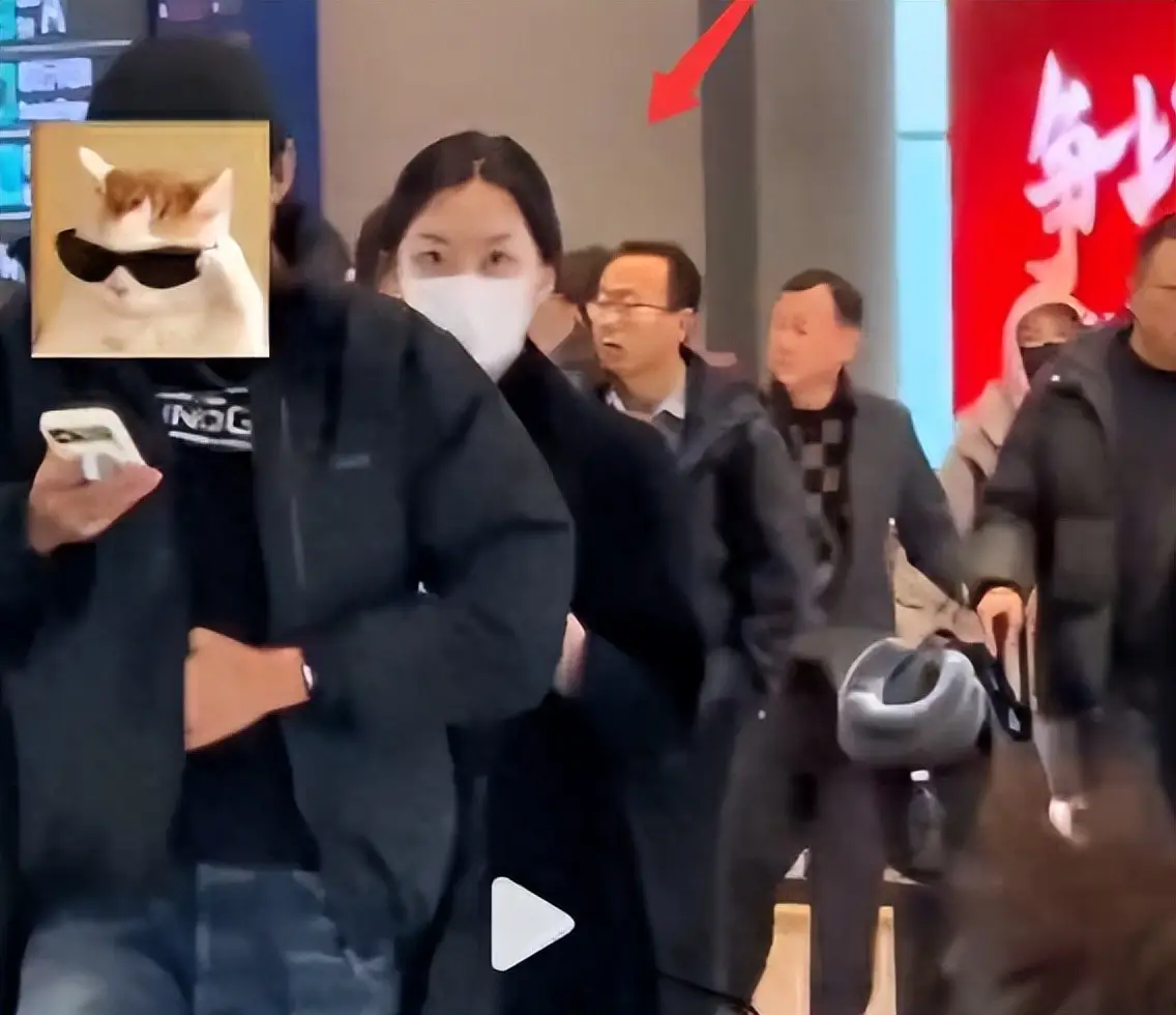 李亚鹏离婚后烦心事一堆：女儿大了管不了，新赛道被指坑蒙拐骗  第2张