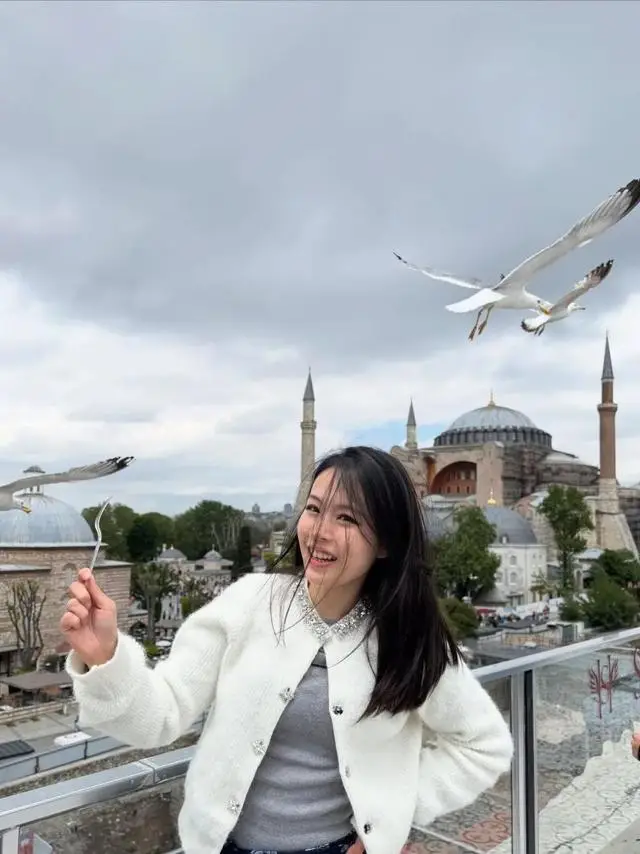 恭喜!TVB“最美新闻女神”结婚,低胸婚纱嫁同台男主播 第5张 恭喜!TVB“最美新闻女神”结婚,低胸婚纱嫁同台男主播 第5张