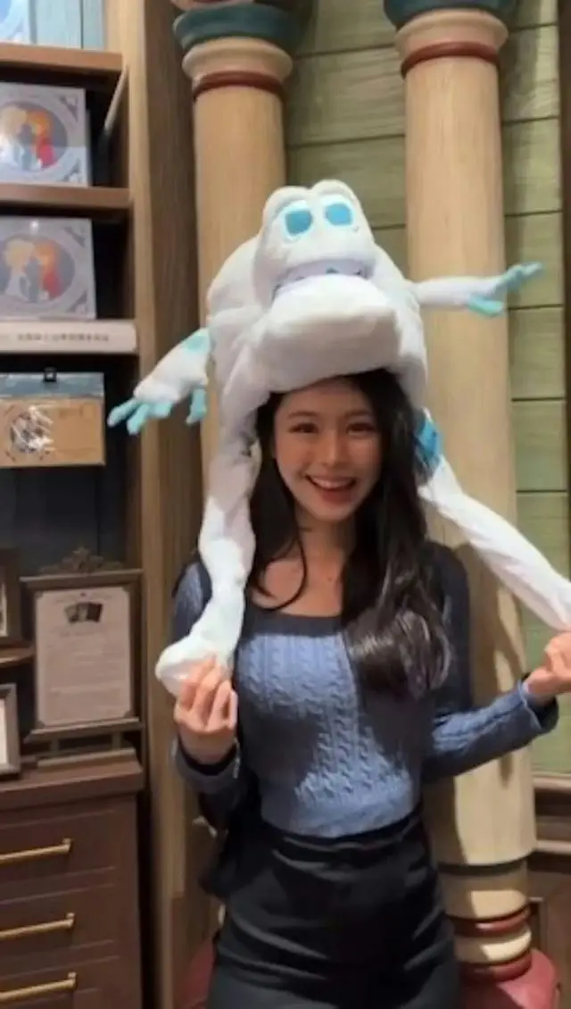 恭喜!TVB“最美新闻女神”结婚,低胸婚纱嫁同台男主播 第6张 恭喜!TVB“最美新闻女神”结婚,低胸婚纱嫁同台男主播 第6张