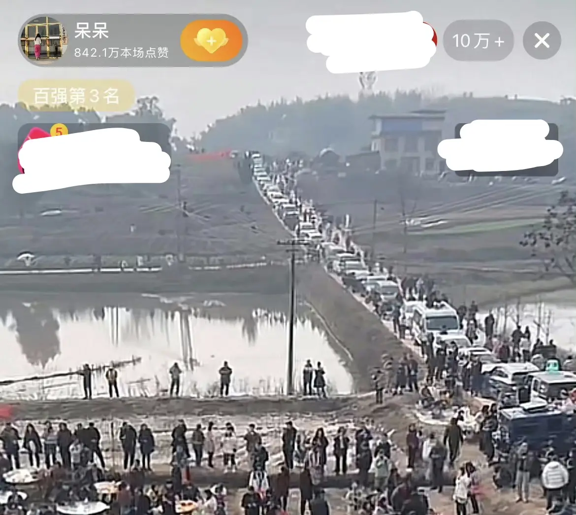 一夜涨粉近百万?千人赴宴的乡村狂欢,重庆女孩呆呆走红后的烦恼 第3张 一夜涨粉近百万?千人赴宴的乡村狂欢,重庆女孩呆呆走红后的烦恼 第3张