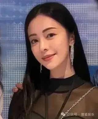 专挑富男撩？她被贵妇点名且成“名媛公敌”了  第18张