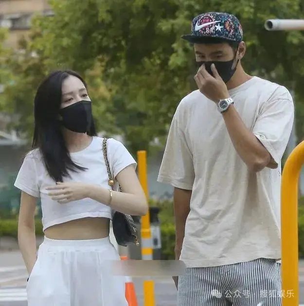 专挑富男撩？她被贵妇点名且成“名媛公敌”了  第6张