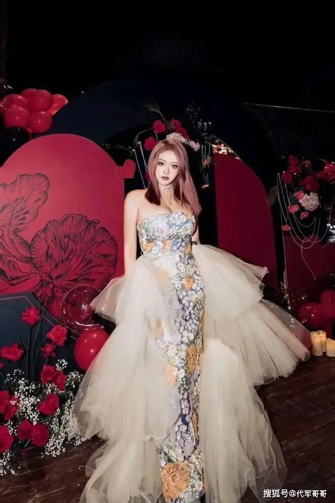 29岁美女网红口子姐去世!疑妈妈聊天记录曝光,称其心脏不好熬夜猝死 第5张 29岁美女网红口子姐去世!疑妈妈聊天记录曝光,称其心脏不好熬夜猝死 第5张