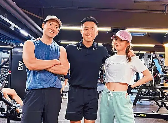 恭喜！香港知名女星蔡卓妍正式宣布新恋情，爱上小10岁健身教练  第3张