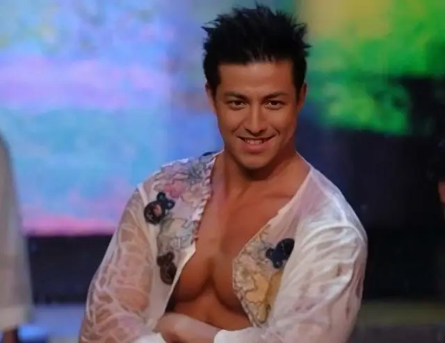 突发！TVB知名男星被曝破产且欠债不还，遭贴大字报追债  第9张