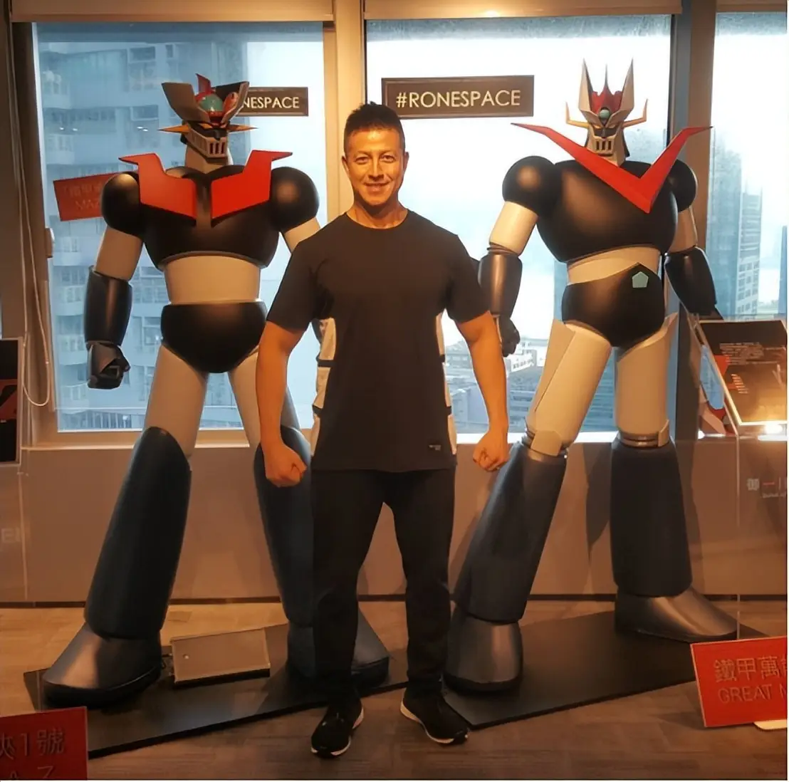 突发！香港知名男星被贴街报，指其欠债破产、求包养，形象崩坏？  第5张