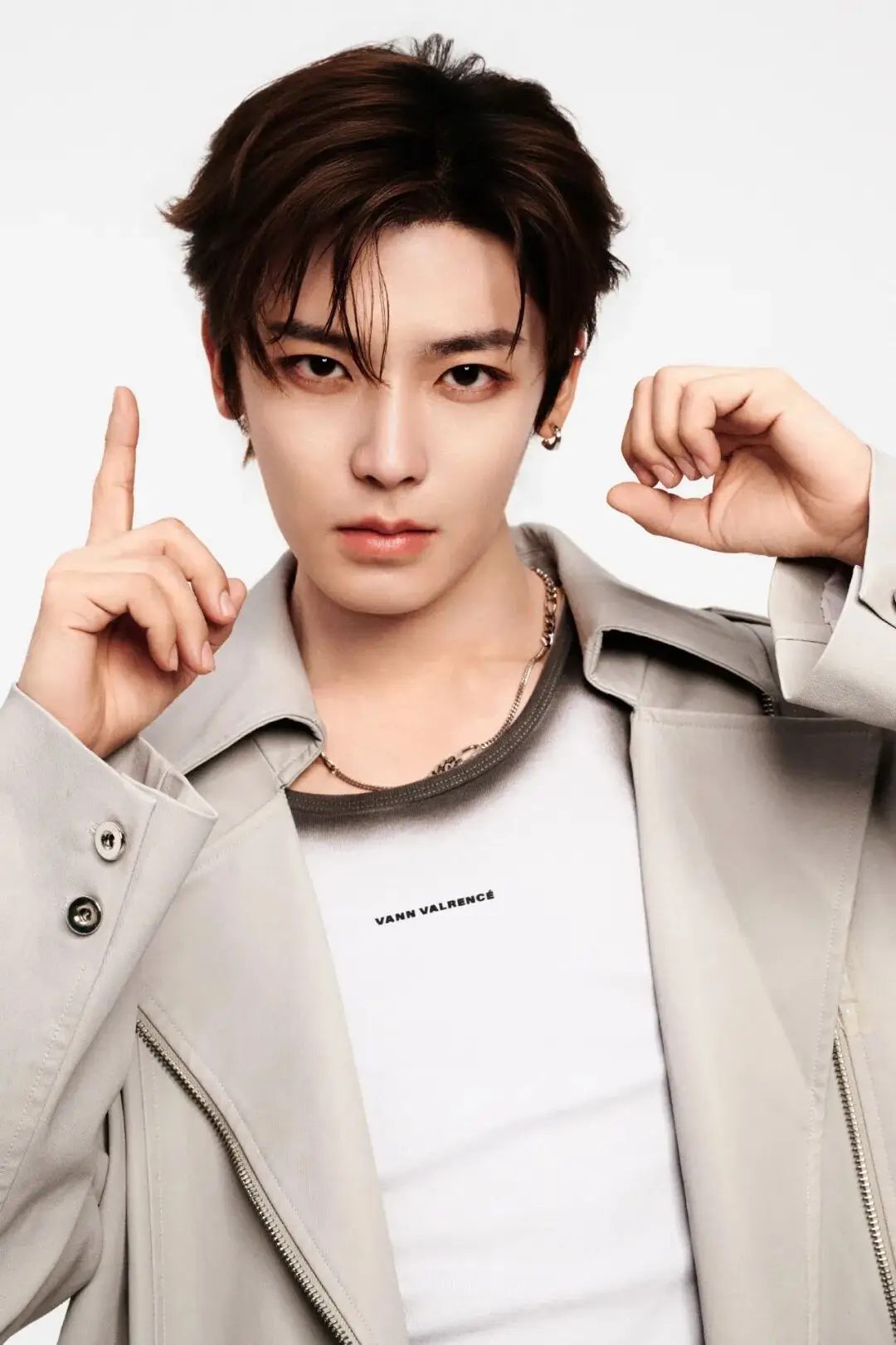 榜妹热线 ｜ 杨紫新春活动？侯明昊《逍遥》火速抬走？翟潇闻新商务？何洛洛男二角色？鹤秋进组？  第2张