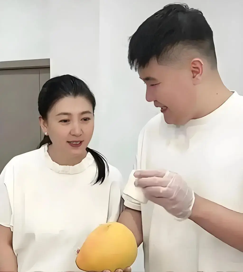 闫学晶之子太憋屈：我没有读中戏新疆班，不该跟着“吃瓜落儿”  第5张