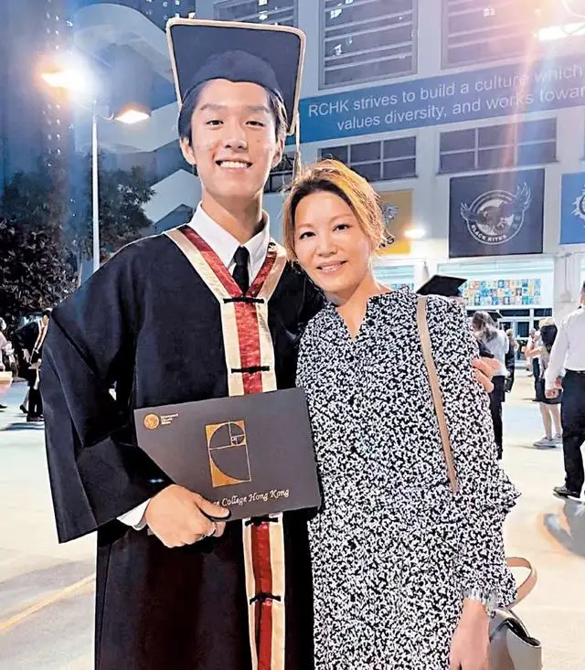 恭喜！香港知名女星失婚5年被曝新恋情，与前夫离婚后仍是朋友  第3张