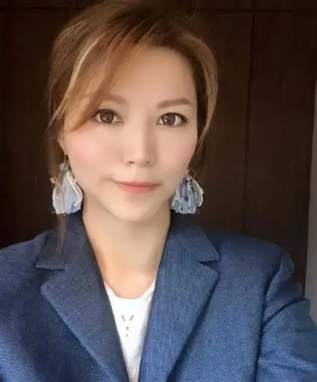 恭喜！香港知名女星失婚5年被曝新恋情，与前夫离婚后仍是朋友  第8张