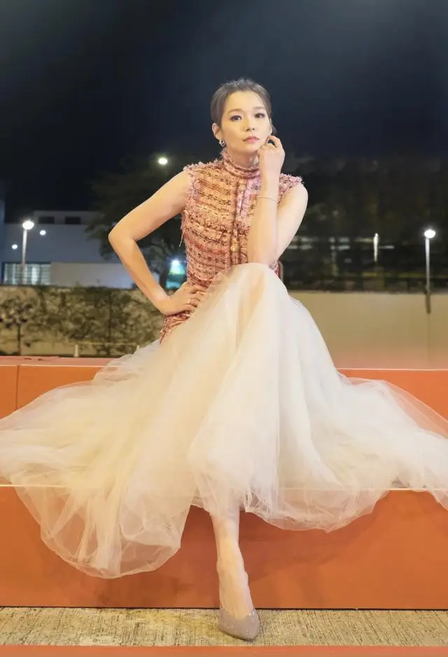 TVB知名女星罕见现身母校!名校毕业成绩优异,离婚后独自带娃 第8张 TVB知名女星罕见现身母校!名校毕业成绩优异,离婚后独自带娃 第8张