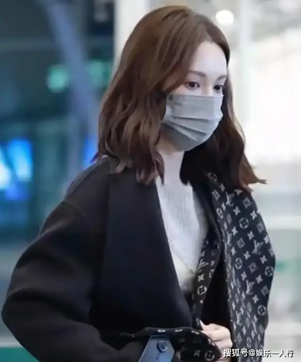 金晨机场被偶遇,短发素颜超甜,回应微胖质疑霸气反怼 第3张 金晨机场被偶遇,短发素颜超甜,回应微胖质疑霸气反怼 第3张