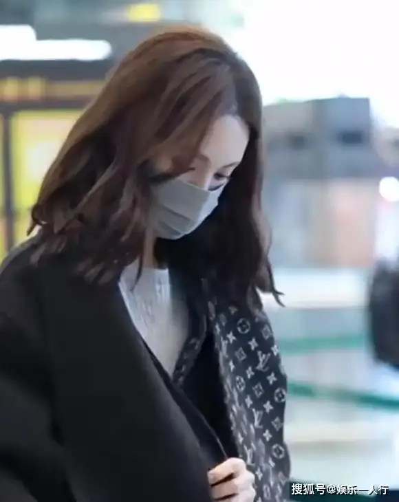 金晨机场被偶遇,短发素颜超甜,回应微胖质疑霸气反怼 第6张 金晨机场被偶遇,短发素颜超甜,回应微胖质疑霸气反怼 第6张