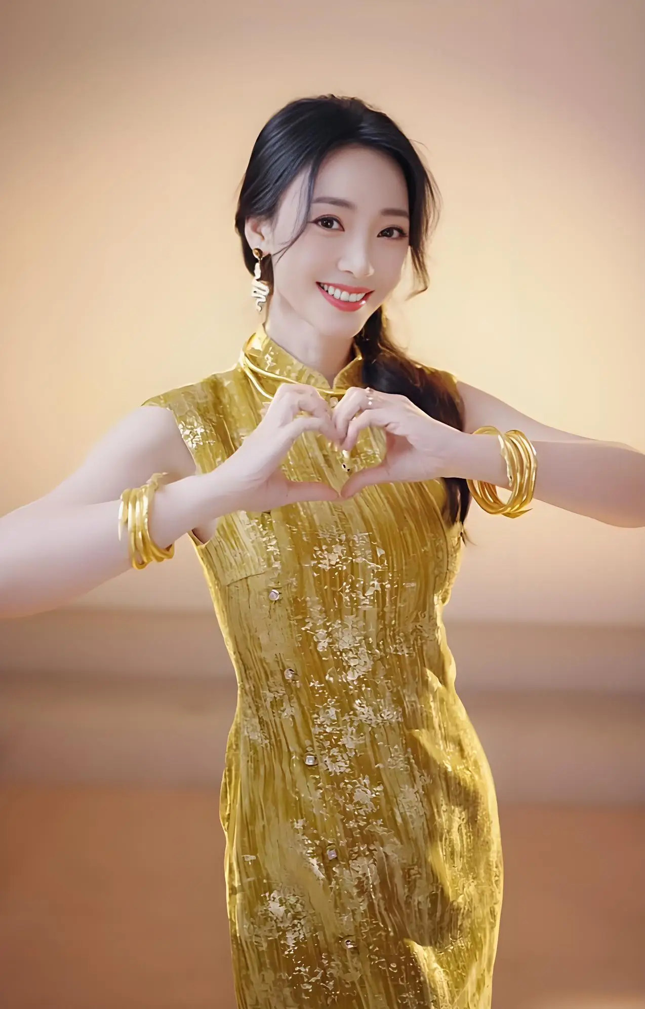 柳岩现身2026年央视春晚首次彩排阵容！网友质疑她借前男友上位  第3张