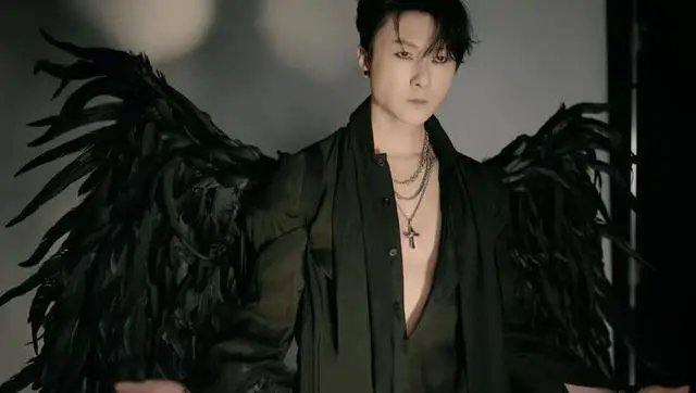 TVB知名视帝新造型再度受质疑，吓坏网民，被指很恐怖  第3张