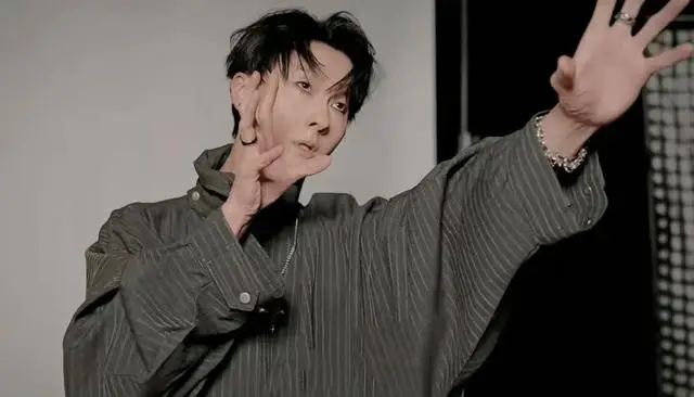 TVB知名视帝新造型再度受质疑，吓坏网民，被指很恐怖  第5张