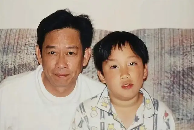 香港知名演员坐轮椅输液登台?身体状况欠佳,儿子在家里啃老 第7张 香港知名演员坐轮椅输液登台?身体状况欠佳,儿子在家里啃老 第7张