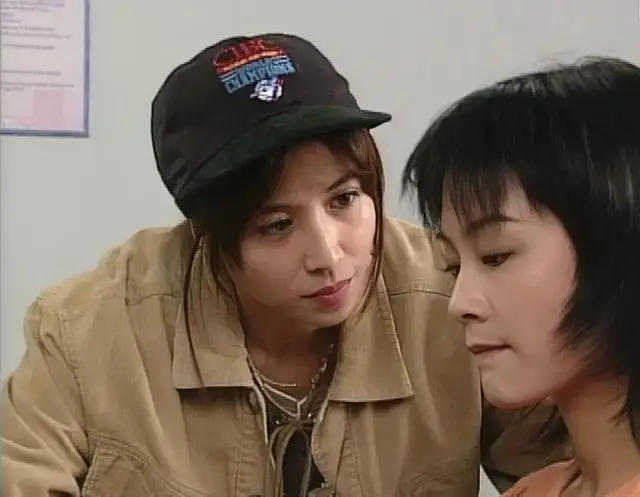 香港知名女星退圈多年罕见现身，妹妹患癌离世，在父亲临终前和解  第7张