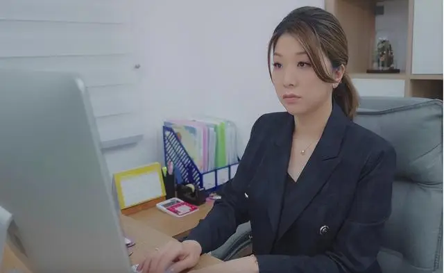 香港女星宣布离婚不足两月，火速搭上霸道总裁，曾患上躁郁症  第2张