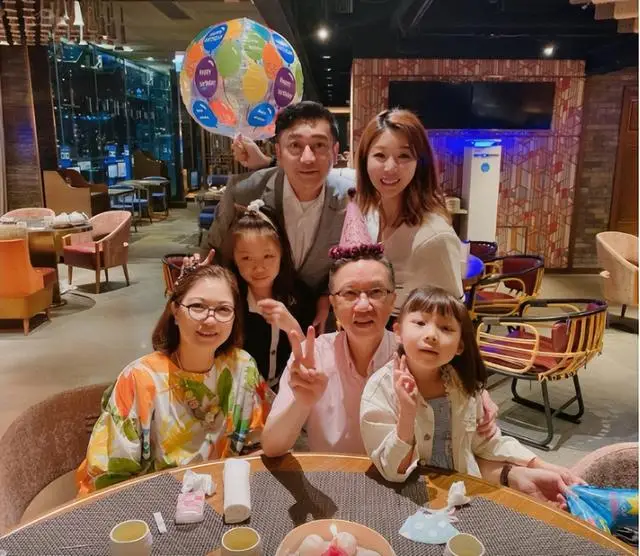 香港女星宣布离婚不足两月，火速搭上霸道总裁，曾患上躁郁症  第8张