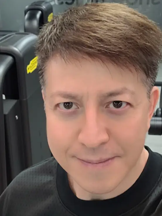 TVB男星被贴街报，指其欠债破产、求包养，形象崩坏？  第7张