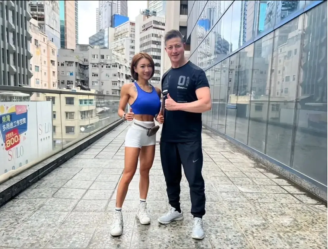 TVB男星被贴街报，指其欠债破产、求包养，形象崩坏？  第8张